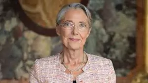 Ministra francesa pide una respuesta global a la salud mental tras apuñalamiento escolar