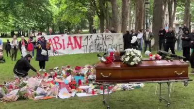 Fabian vuelve en ataúd al parque de Bruselas donde murió atropellado por un coche de policía