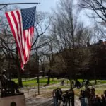 Harvard denuncia que la suspensión de Trump de visados para alumnos extranjeros es ilegal