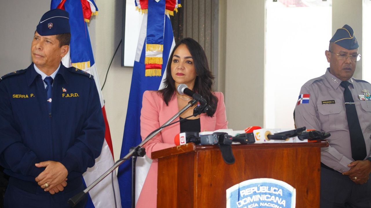 Conferencia de prensa con militares dominicanos