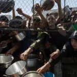 Decenas de muertos en hospitales de Gaza en un día por ataques cerca de puntos de comida