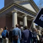 Trump restringe la entrada a Estados Unidos de nuevos estudiantes extranjeros de Harvard