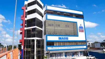 Legisladores piden investigar irregularidades en licitaciones del INABIE