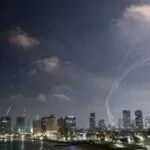 Israel ataca a Teherán mientras intercepta los misiles iraníes en el norte del país