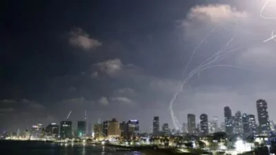 Israel ataca a Teherán mientras intercepta los misiles iraníes en el norte del país
