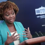 Portavoz de la Casa Blanca de Biden, Karine Jean-Pierre, abandona el Partido Demócrata por su «traición»