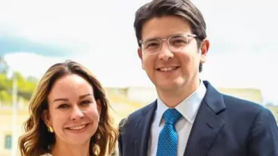 Esposa de Miguel Uribe pide «seguir orando» por la vida del senador colombiano herido