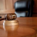 Condena de 20 años de prisión para hombre que asesinó a otro por encargo en SDE