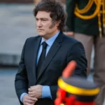 Milei habilita a la Policía argentina a realizar requisas y detenciones sin orden judicial