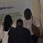 Esposa e hija de Antonio Espaillat lo visitan en la cárcel de Ciudad Nueva