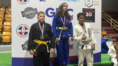 Renata Marte gana medalla de oro en el 4to Campeonato Distrital Abierto de Newaza