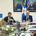 Roberto Ángel presenta El Poder de las Buenas Palabras ante Consejo Nacional de Educación