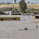 Sube a 88 el número de muertos en las fuertes inundaciones en el este de Sudáfrica