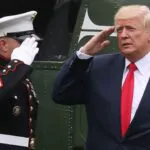 Donald Trump encabezó un imponente e histórico desfile militar en Washington