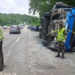 Se accidenta autobús con al menos 60 pasajeros en la Autopista Duarte