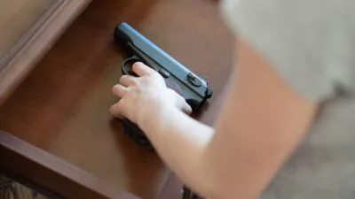 Menor de 13 años ultima a niño de 9 años con un arma