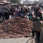 Seguidores de Evo Morales inician un bloqueo de carreteras en el centro de Bolivia