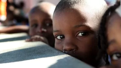 Uno de cada seis niños se ha desplazado por la violencia en Haití, según Save the Children