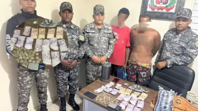 Policía Nacional detiene presunto microtraficante y decomisa drogas y objetos ilícitos en Barahona
