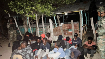 Ejército intercepta 42 migrantes haitianos que caminaban en zona rural de Montecristi evadiendo vigilancia militar