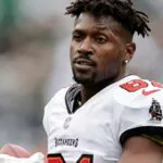 Policía de Miami-Dade busca a Antonio Brown, excampeón de la NFL, por intento de asesinato