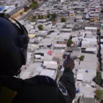 Dólares falsos arrojados desde helicóptero en Ecuador para incentivar denuncias contra criminales
