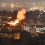 Ejército israelí dice que la tercera ola de ataques iraníes dejó heridos leves en Tel Aviv