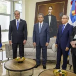 Presidente Abinader y expresidentes dominicanos presentan frente común ante la crisis haitiana