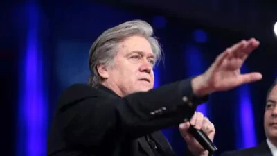 Bannon pide a Trump investigar a Musk y aboga por su deportación «inmediata»